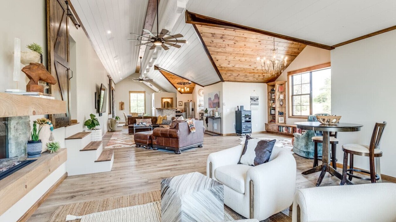 Photo of Livingroom in Oklahoma County