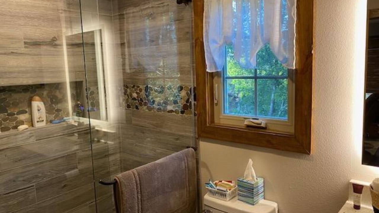 Photo of Bathroom in Mount Ida