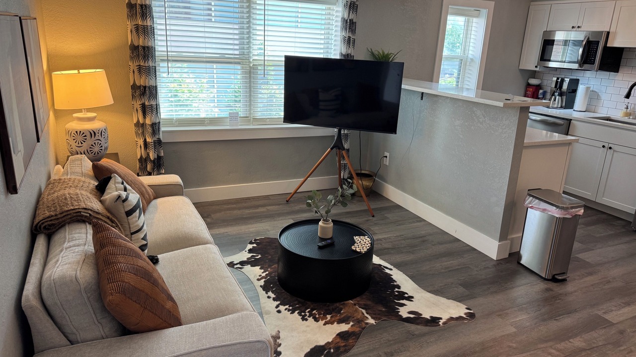 Photo of Livingroom in Country Club Plaza Area