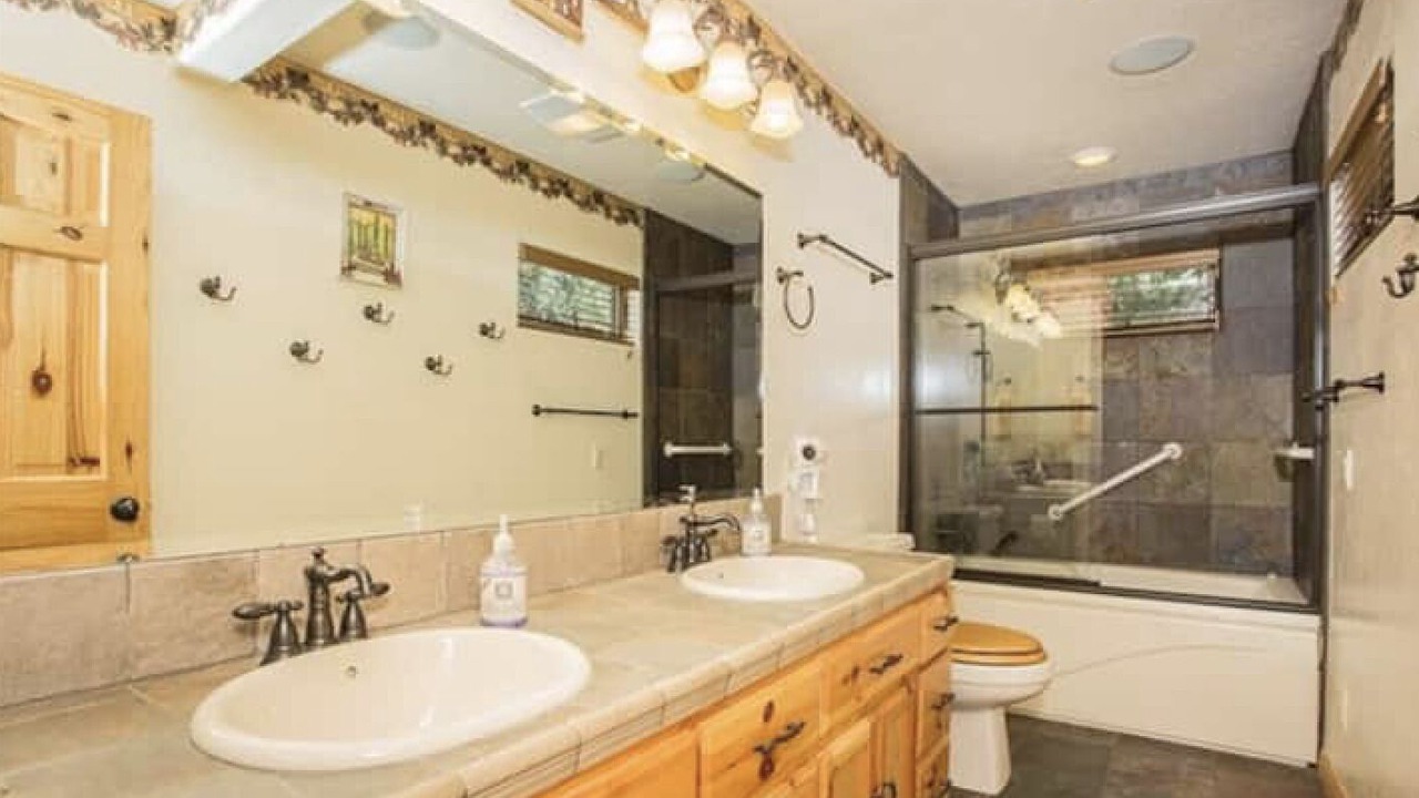 Photo of Bathroom in Whispering Forest