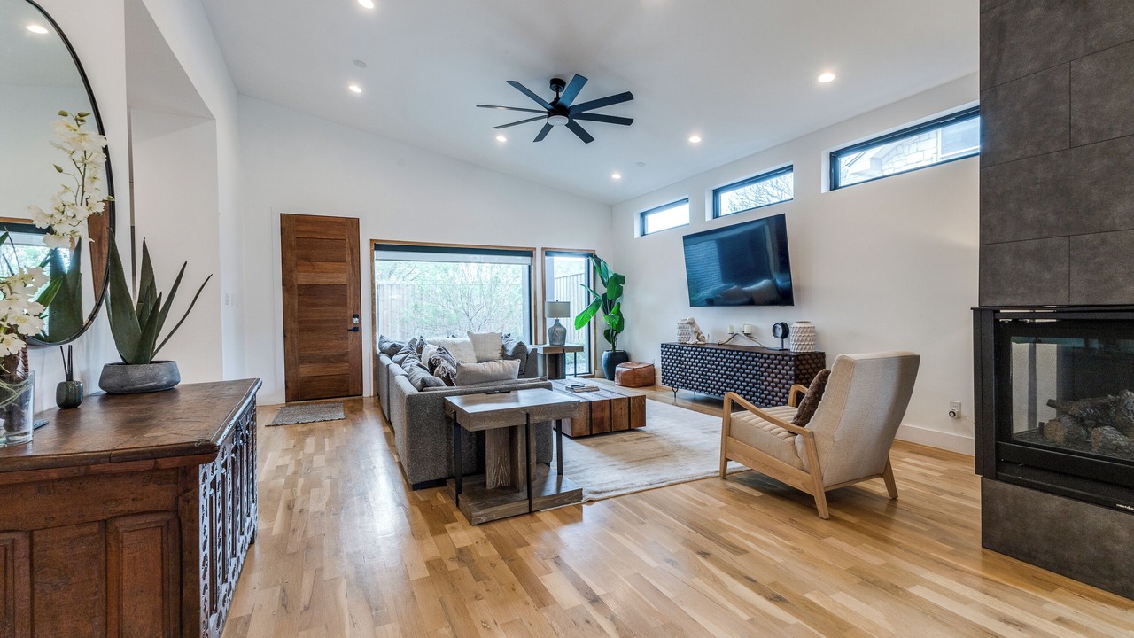 Photo of Livingroom in Lower Greenville