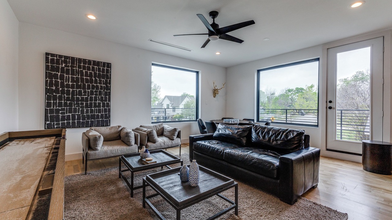 Photo of Livingroom in Lower Greenville