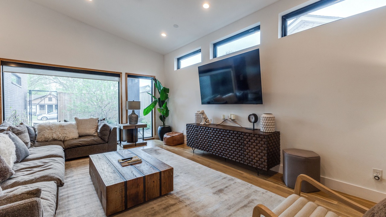Photo of Livingroom in Lower Greenville