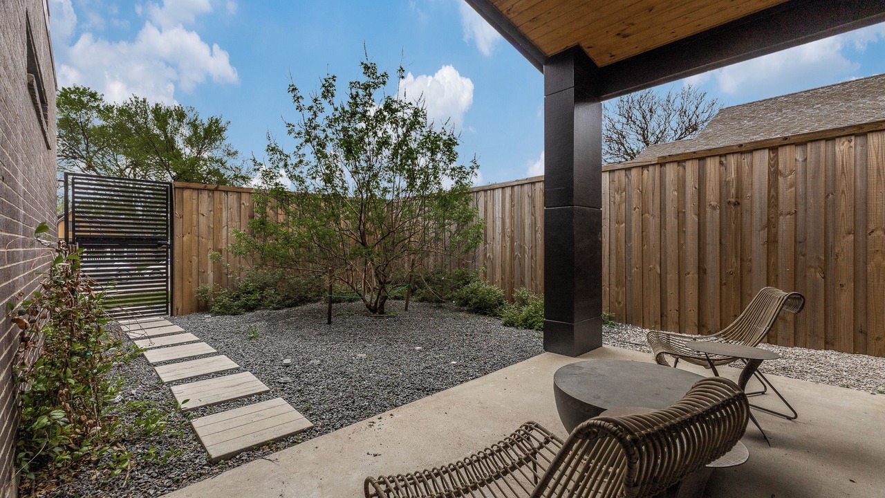 Photo of Patio Balcony in Lower Greenville