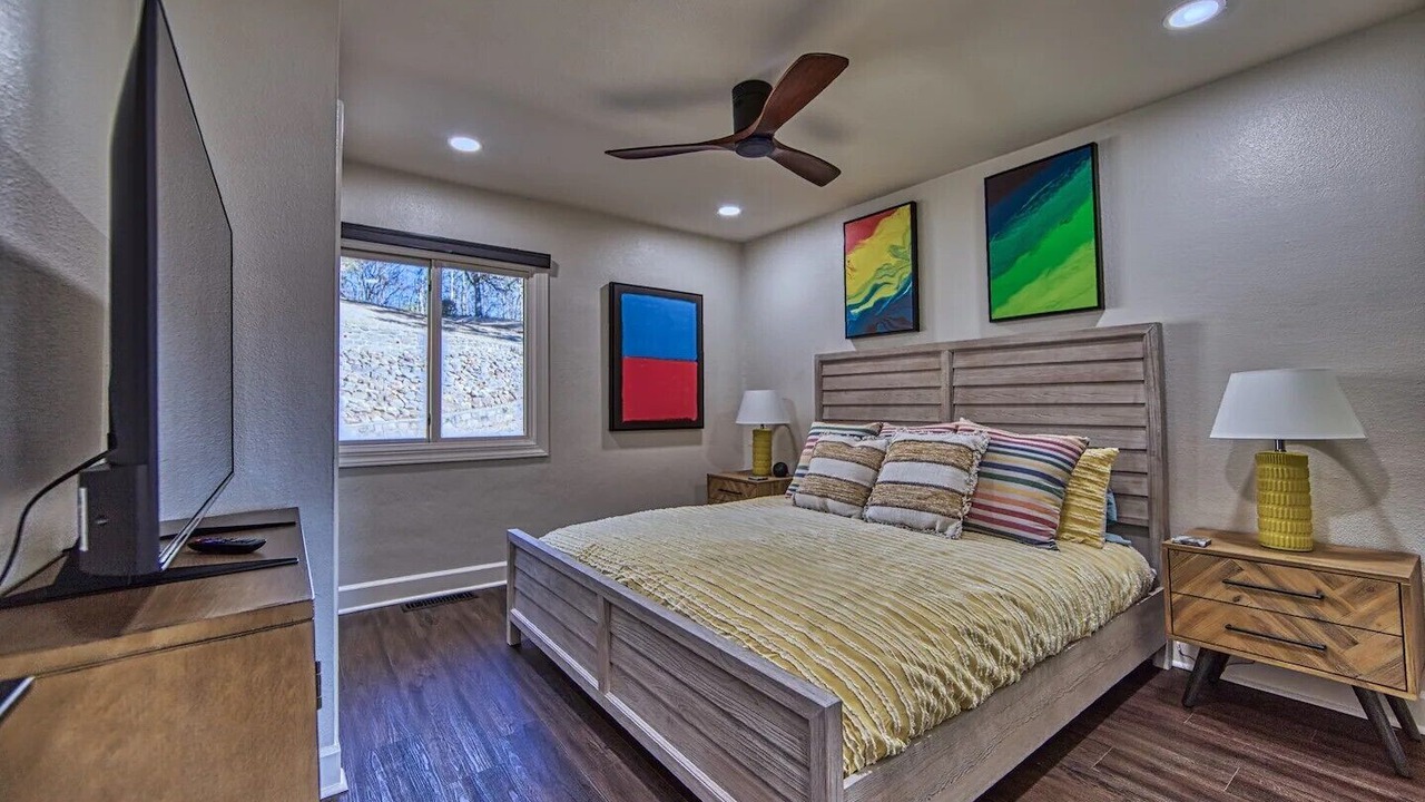 Photo of Bedroom in Lake Hamilton