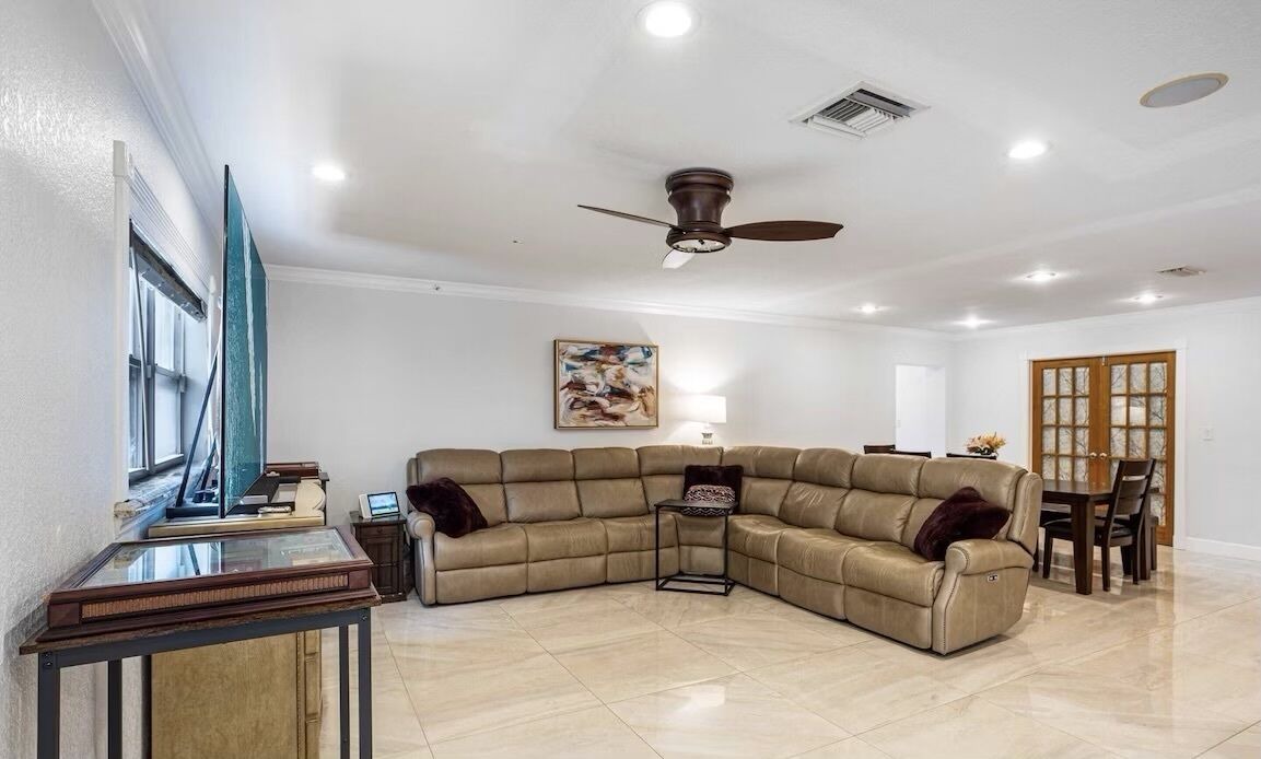 Photo of Livingroom in Green Meadow