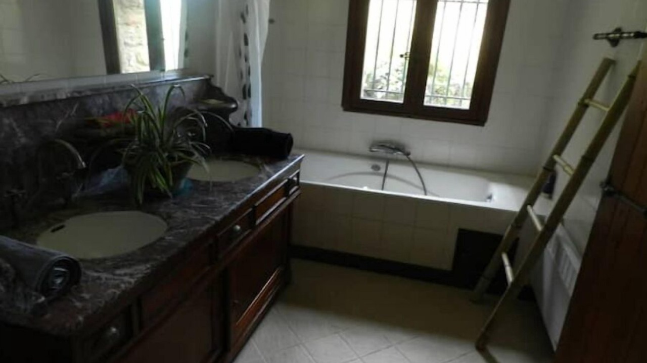 Photo of Bathroom in Cros