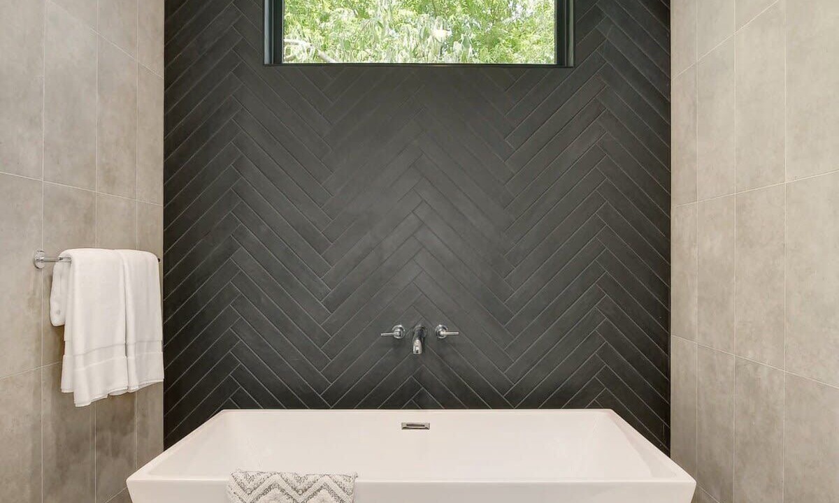 Photo of Bathroom in Montopolis
