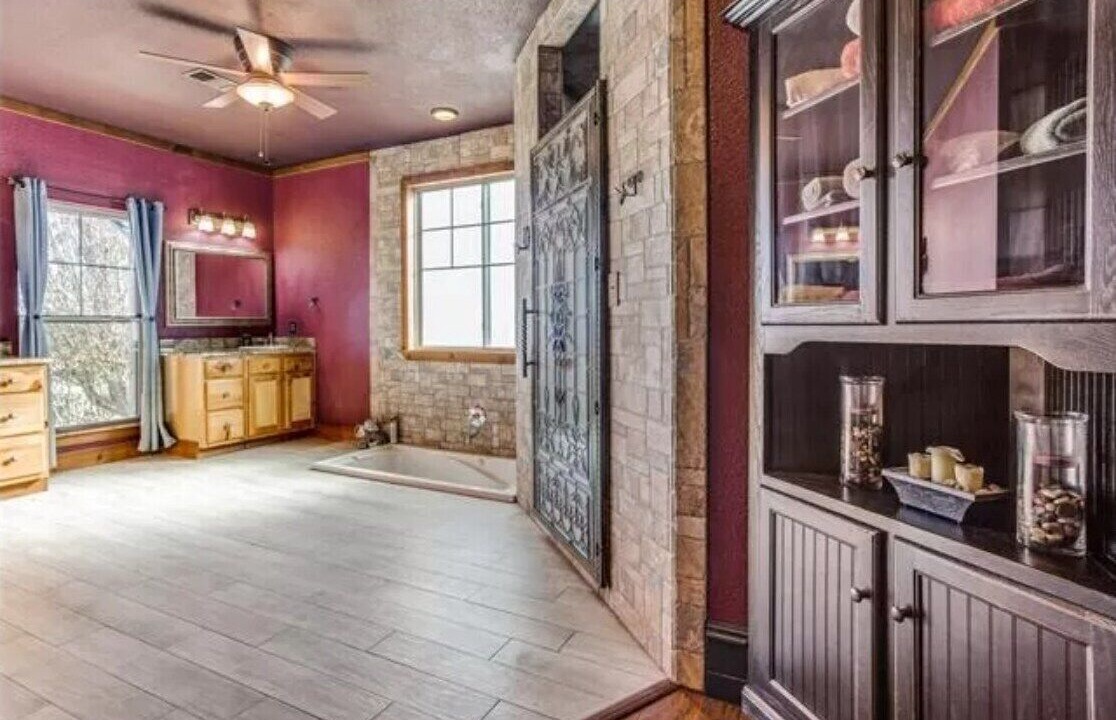 Photo of Bathroom in Gober