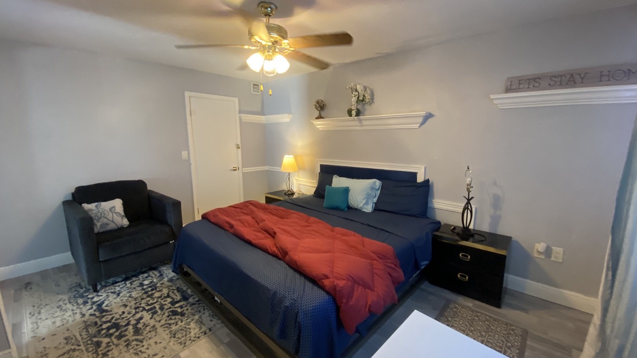 Photo of Bedroom in Florida Gardens