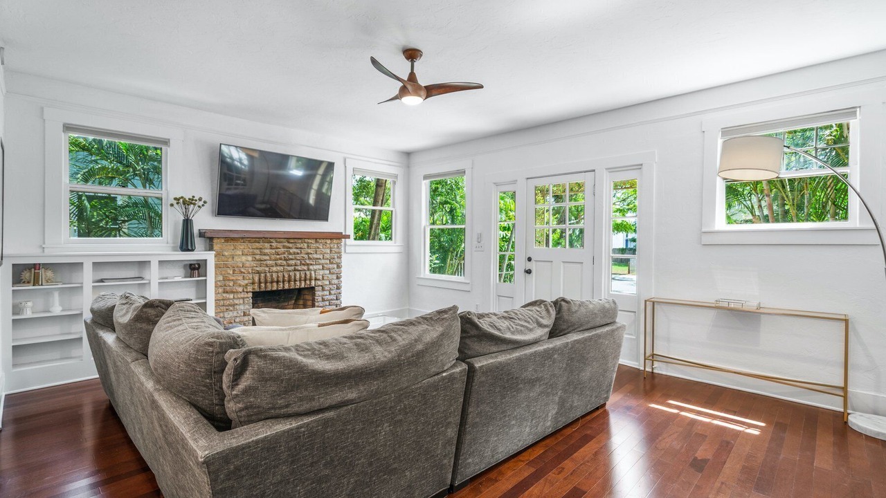 Photo of Livingroom in Downtown