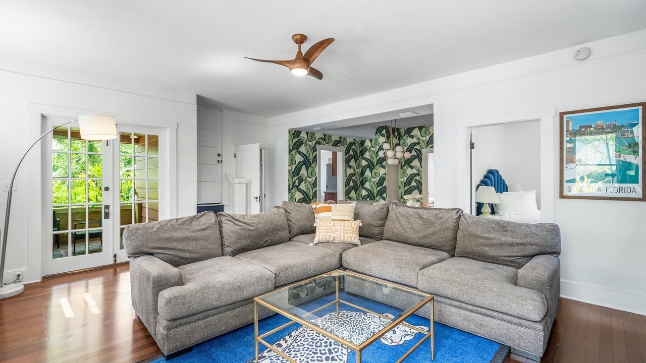 Photo of Livingroom in Downtown