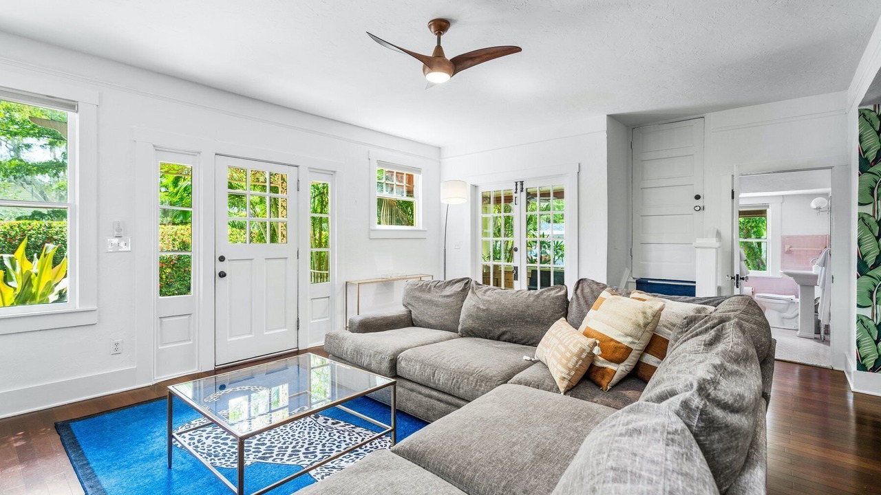 Photo of Livingroom in Downtown