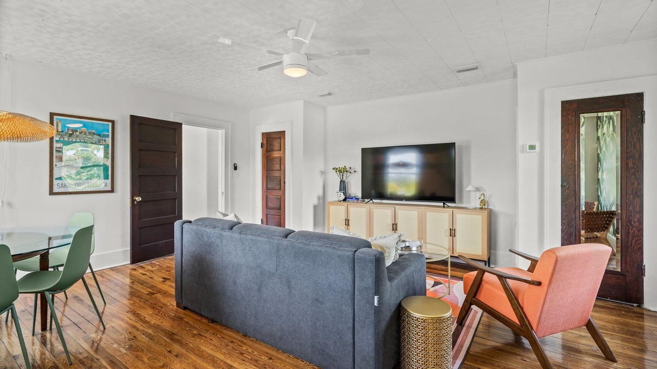 Photo of Livingroom in Downtown