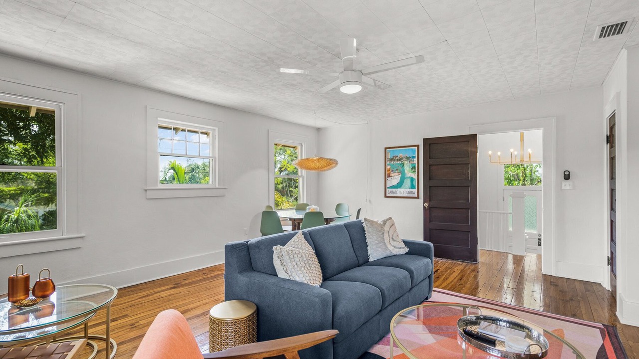 Photo of Livingroom in Downtown