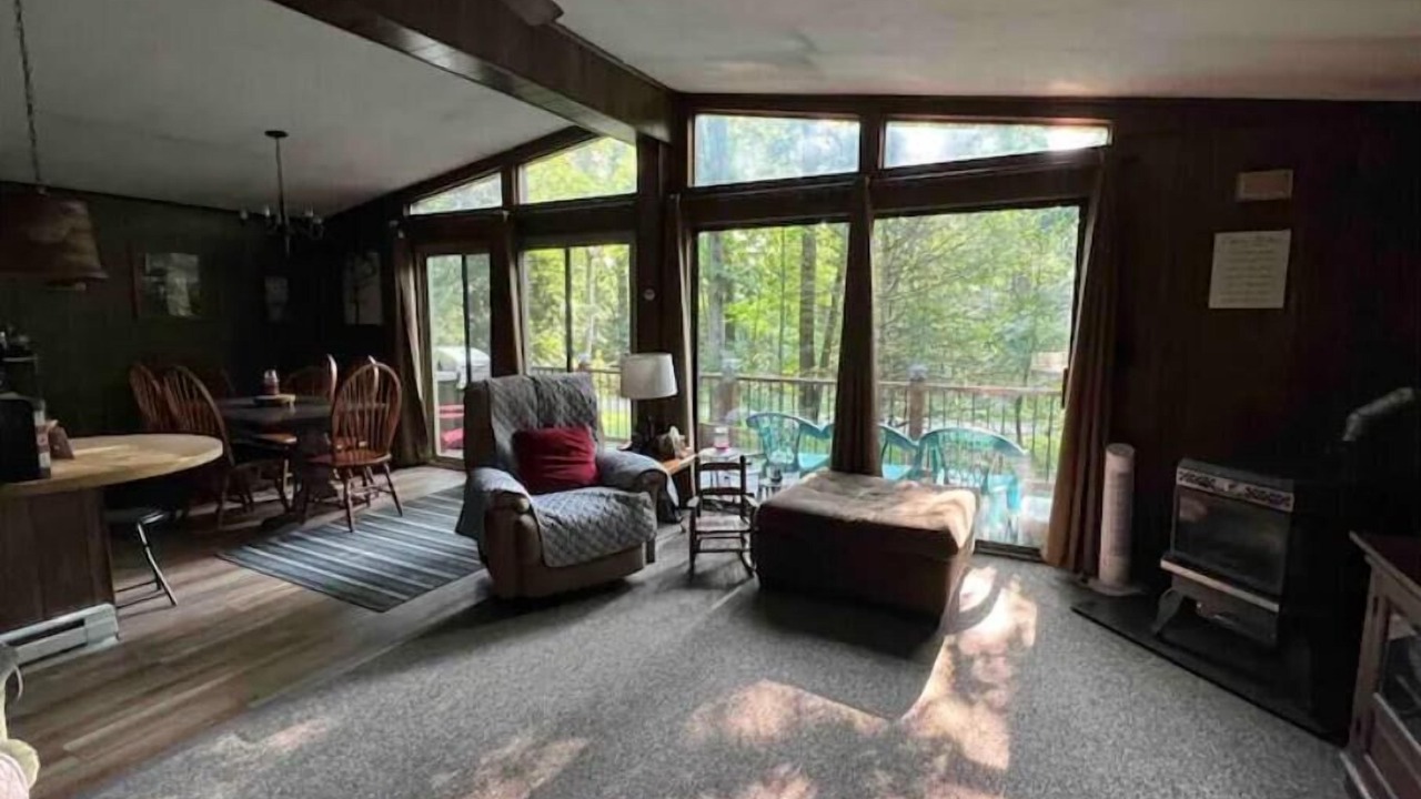 Photo of Livingroom in Russell