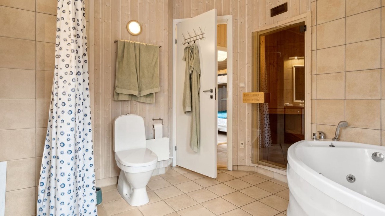 Photo of Bathroom in Femmøller