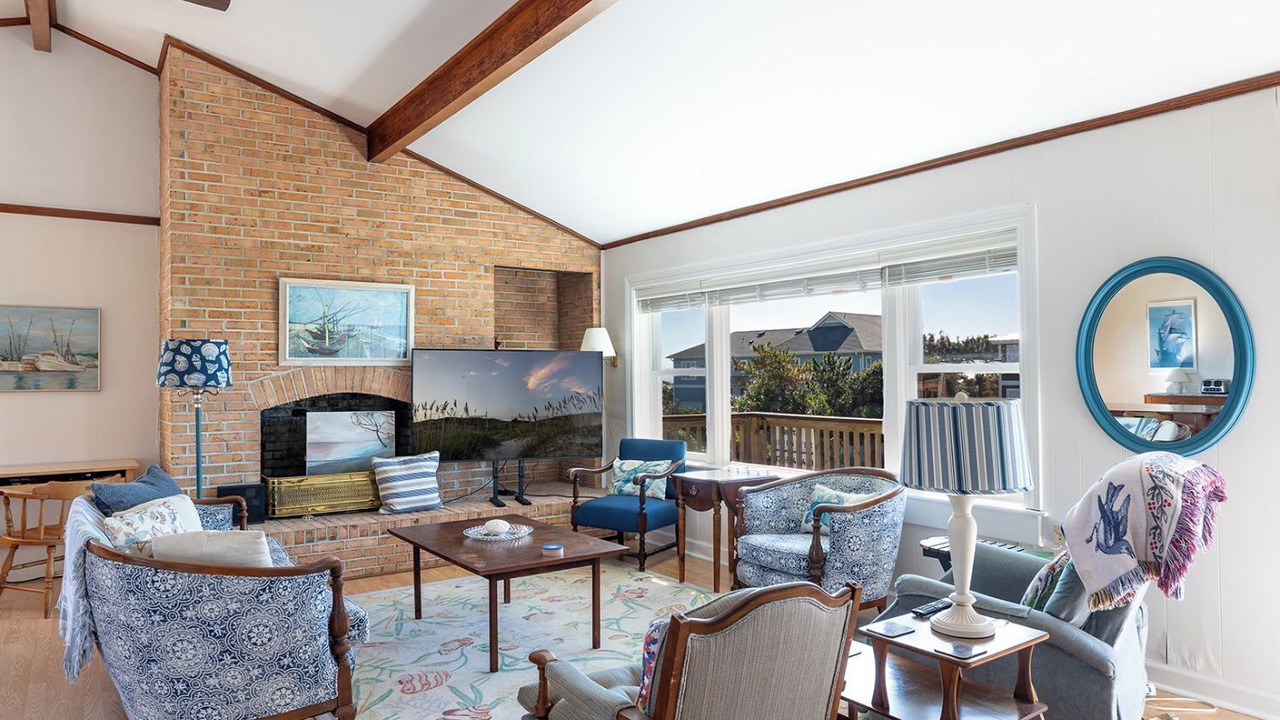 Photo of Livingroom in Pine Knoll Shores