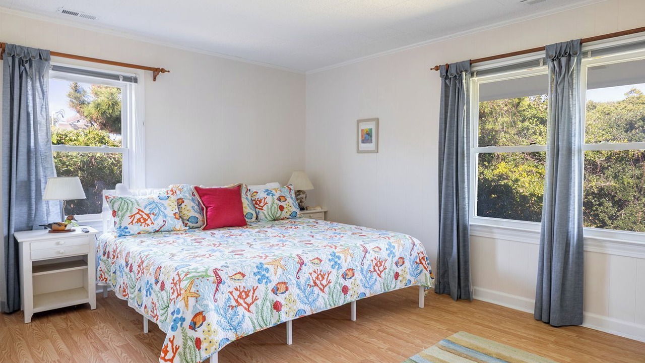 Photo of Bedroom in Pine Knoll Shores