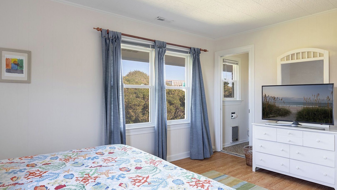 Photo of Bedroom in Pine Knoll Shores