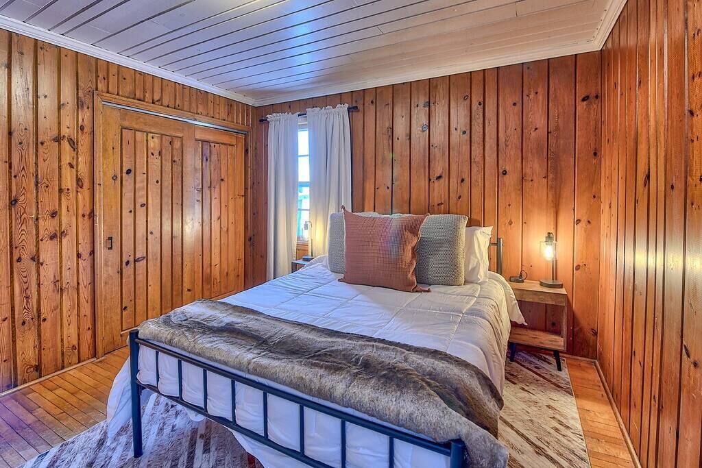 Photo of Bedroom in Newberry