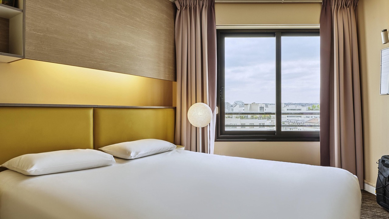 Photo of Bedroom in Republique–Point-du-Jour