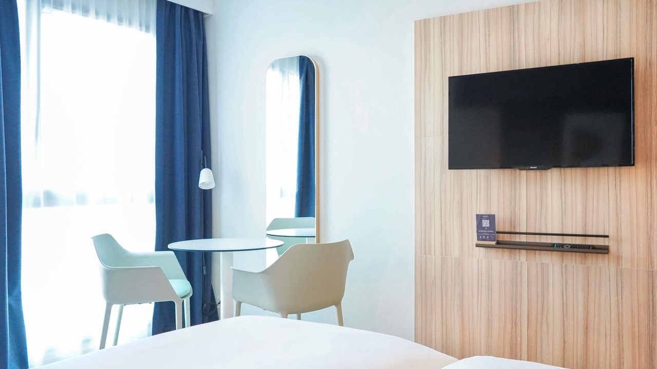 Photo of Bedroom in Republique–Point-du-Jour