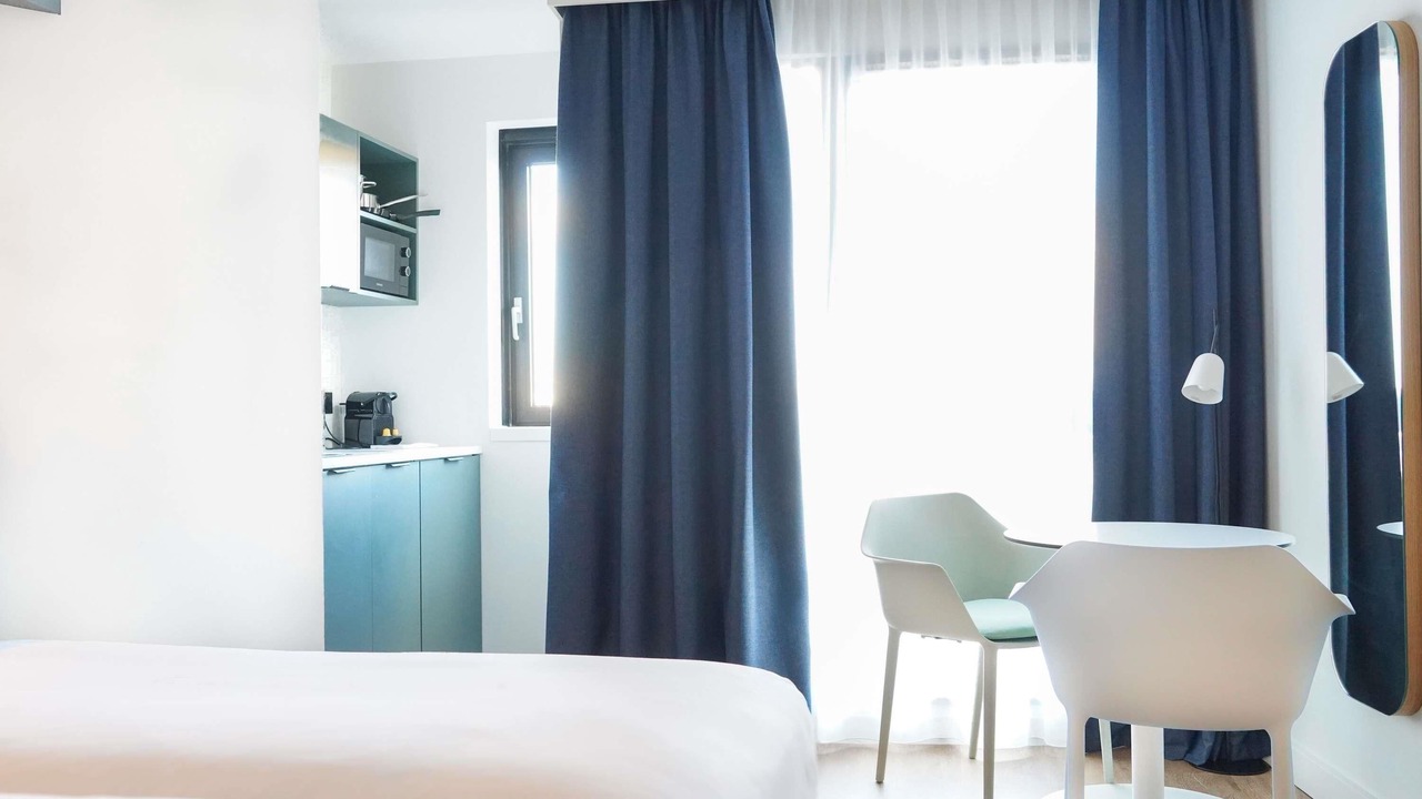 Photo of Bedroom in Republique–Point-du-Jour
