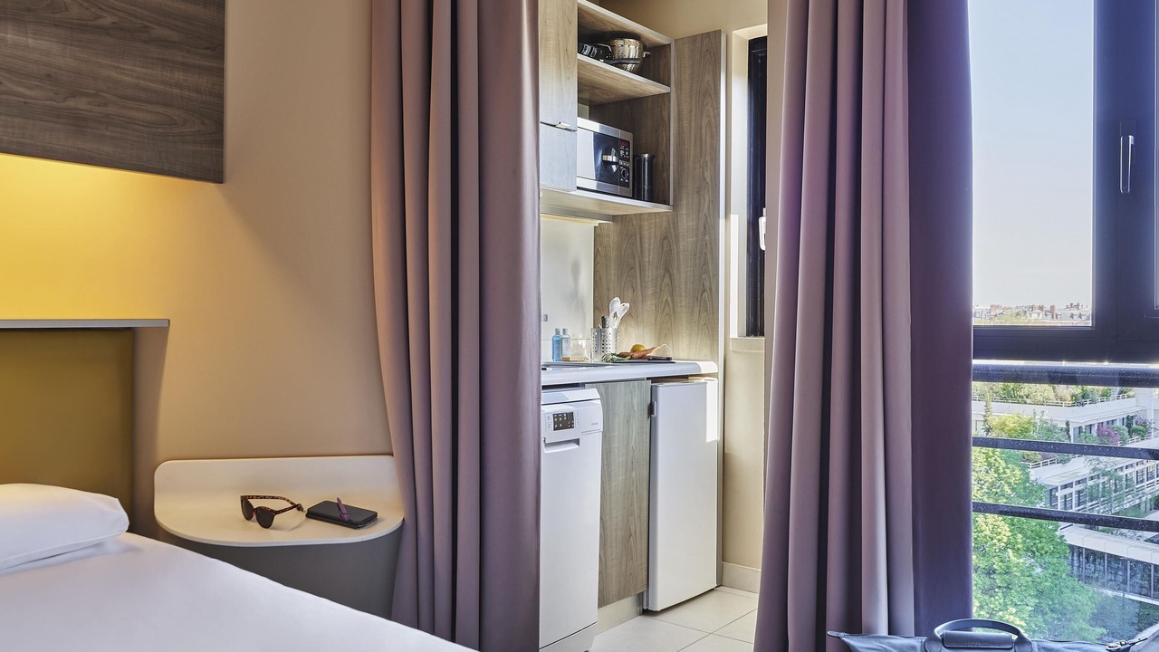 Photo of Bedroom in Republique–Point-du-Jour
