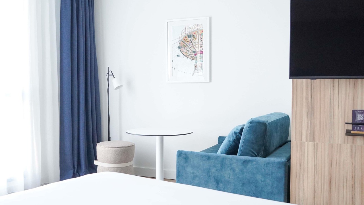 Photo of Bedroom in Republique–Point-du-Jour