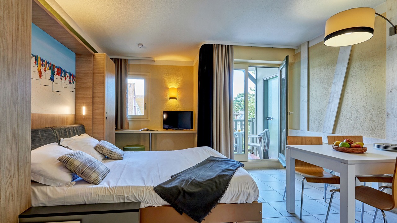 Photo of Bedroom in Deauville City Centre