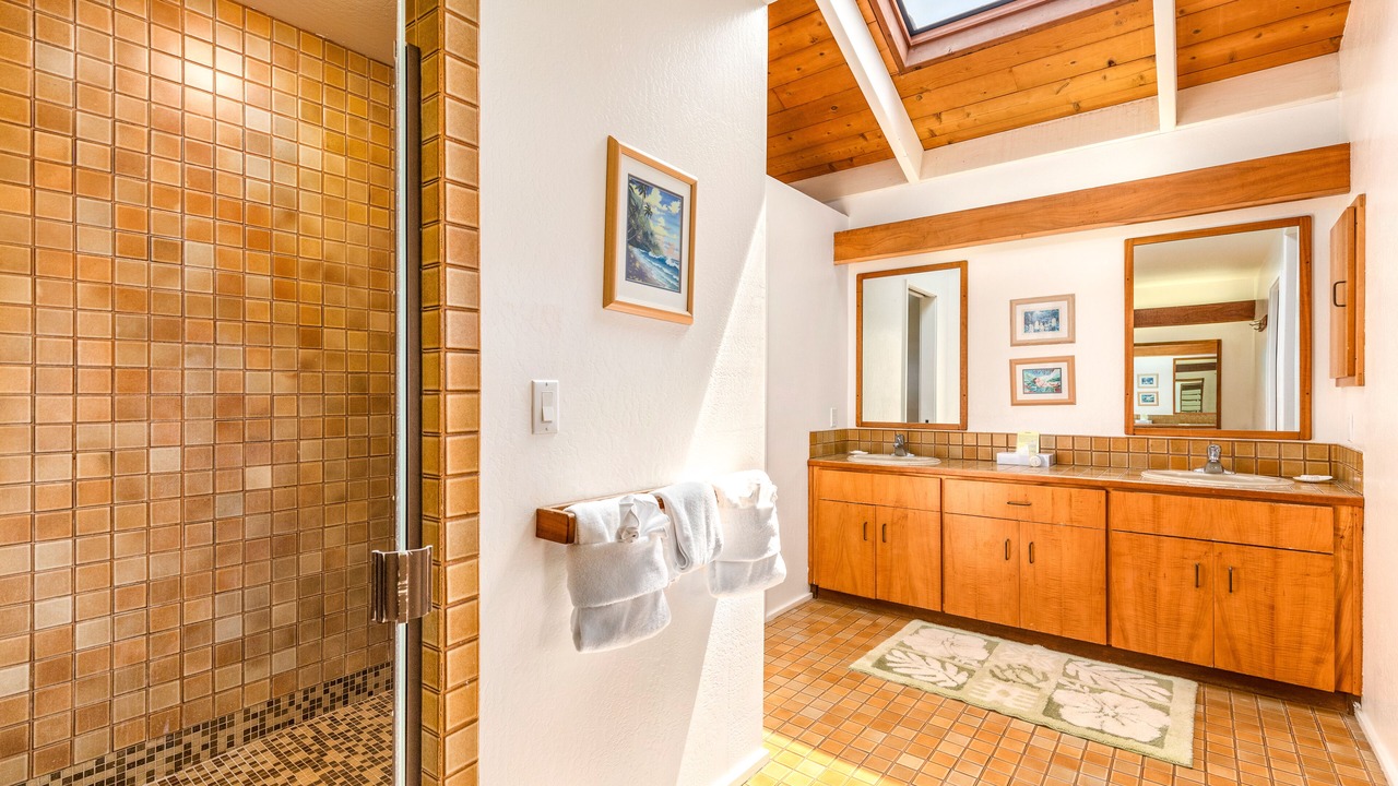 Photo of Bathroom in Keauhou