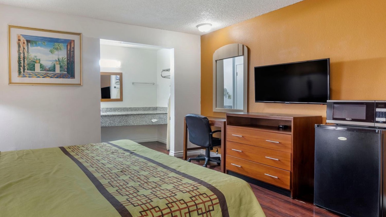 Photo of Bedroom in La Sierra