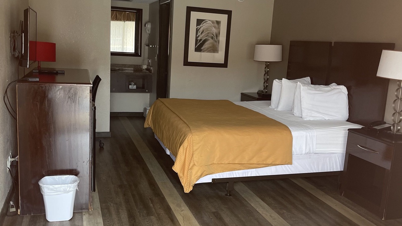 Photo of Bedroom in Mountain Grove