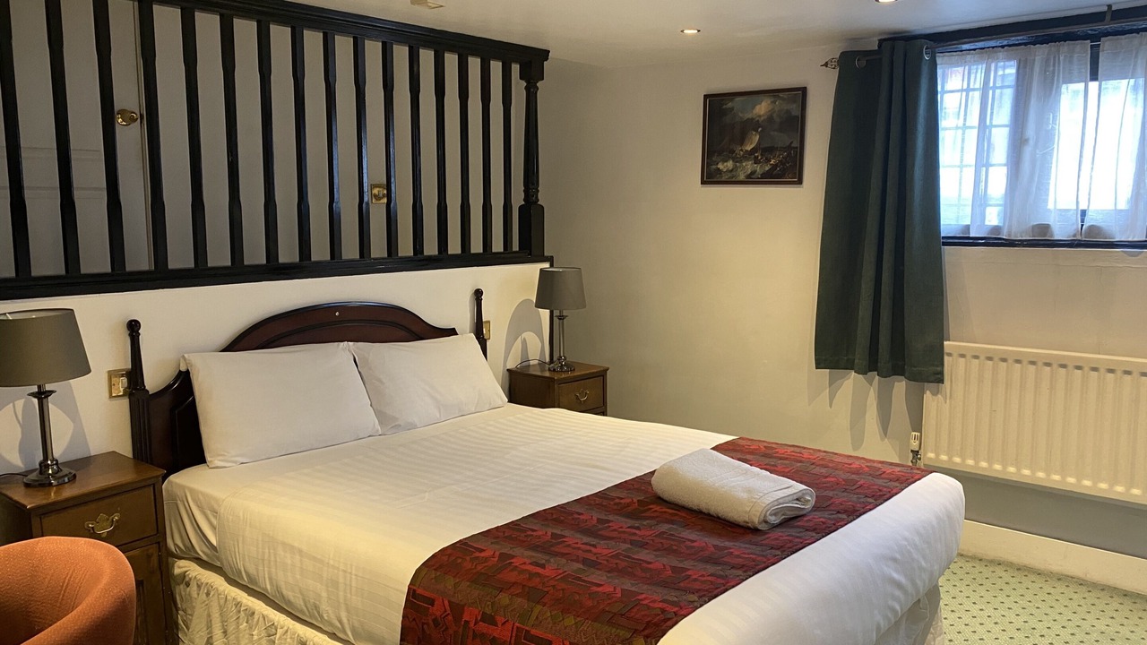 Photo of Bedroom in Pangbourne