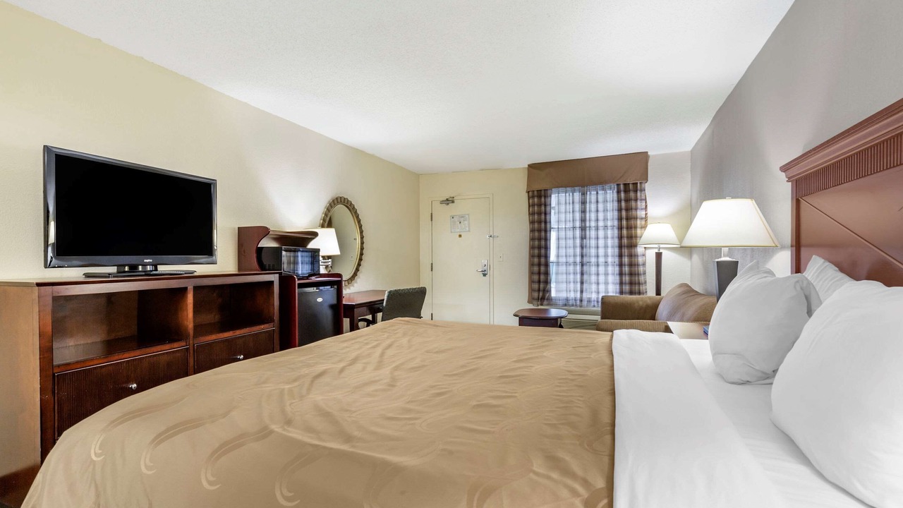 Photo of Bedroom in Rolling Road Farms