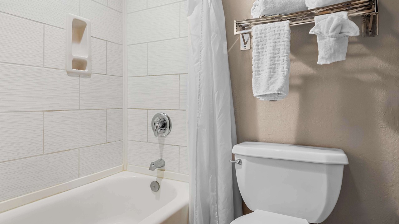 Photo of Bathroom in Lakeview