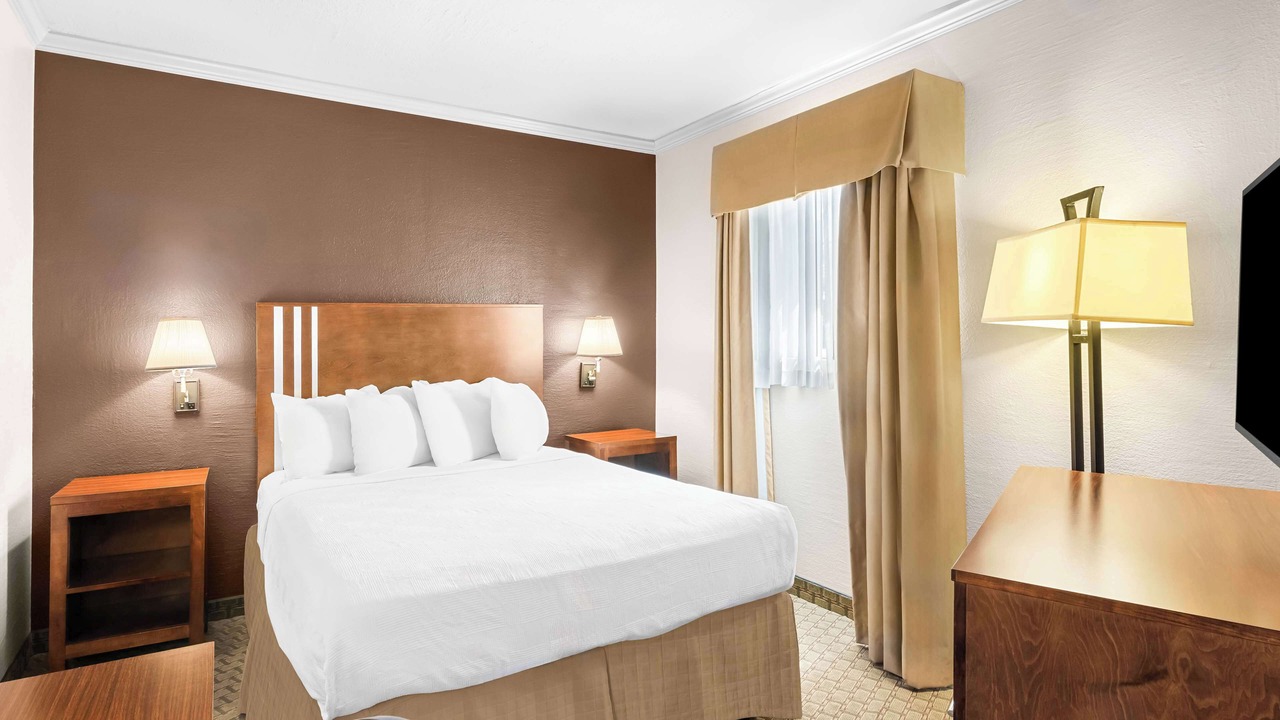 Photo of Bedroom in Lakeview