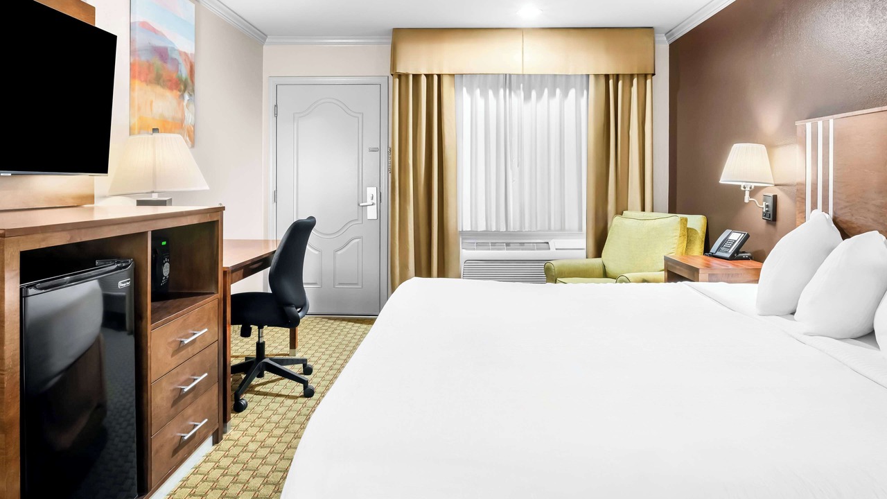 Photo of Bedroom in Lakeview