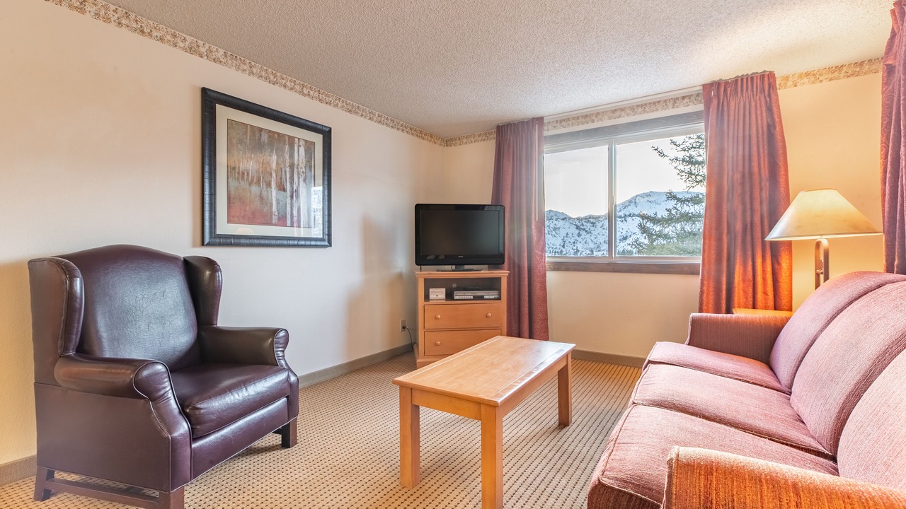 Photo of Livingroom in June Lake