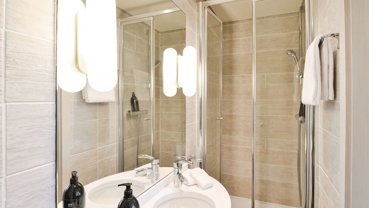 Photo of Bathroom in Paquis Navigation
