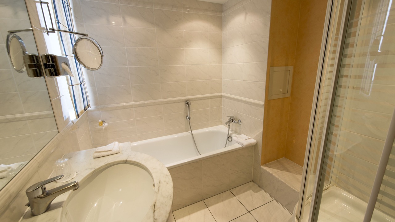 Photo of Bathroom in Orangerie