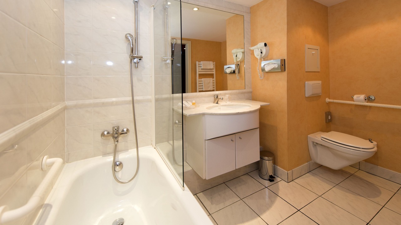 Photo of Bathroom in Orangerie