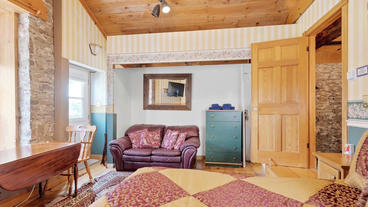 Photo of Livingroom in Brockville
