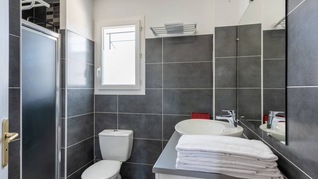 Photo of Bathroom in Libourne