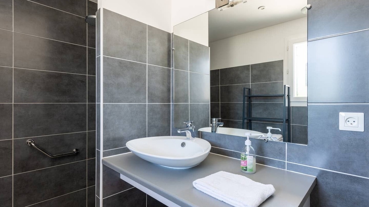 Photo of Bathroom in Libourne