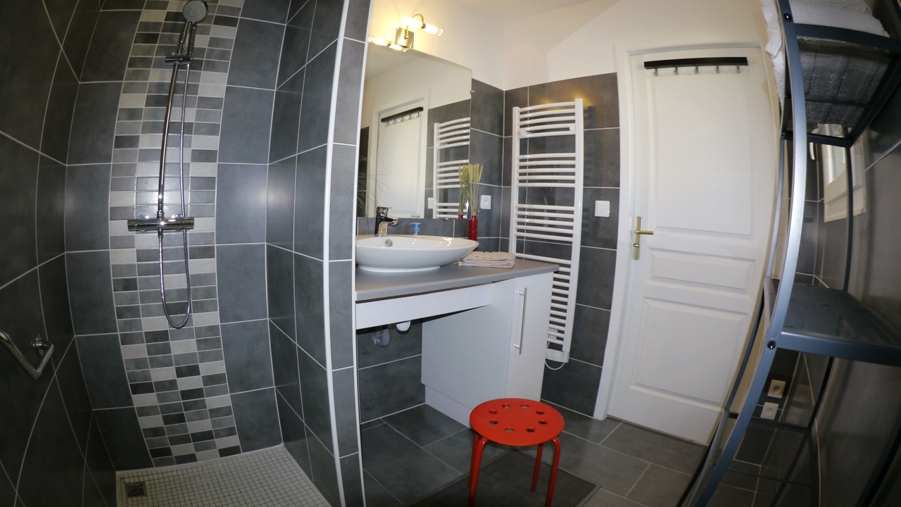 Photo of Bathroom in Libourne