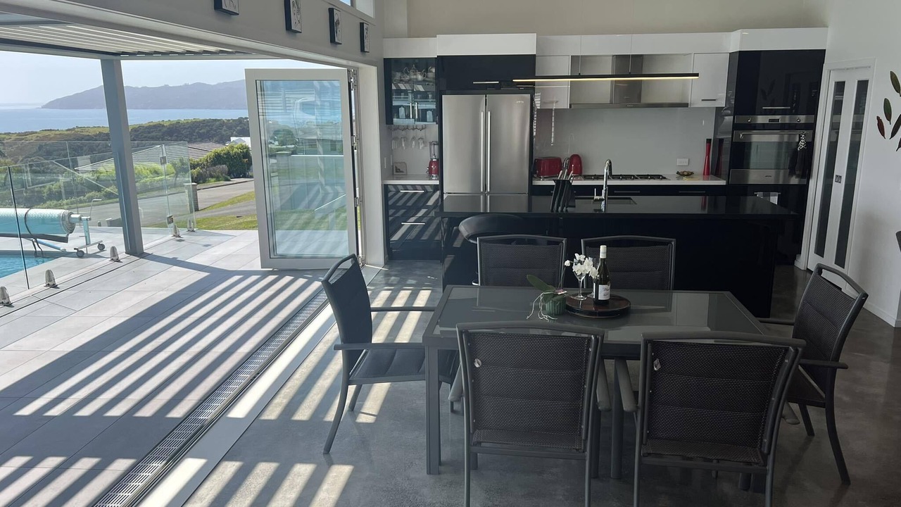 Photo of Others in Cable Bay