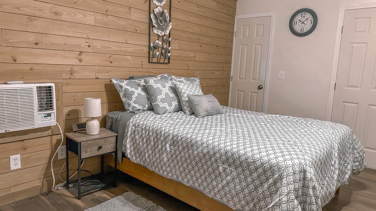 Photo of Bedroom in Cave Spring