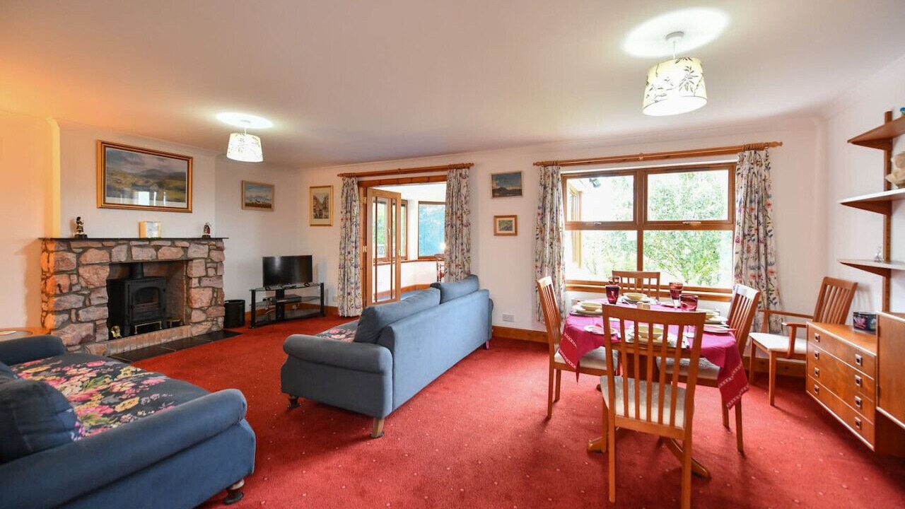 Photo of Livingroom in Mauchline